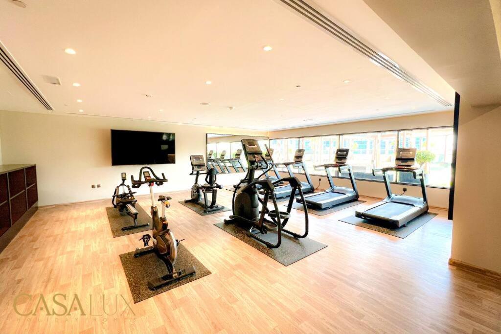 Lovely Big Studio W/ Burj Khalifa View In Downtown Dubai Exterior foto