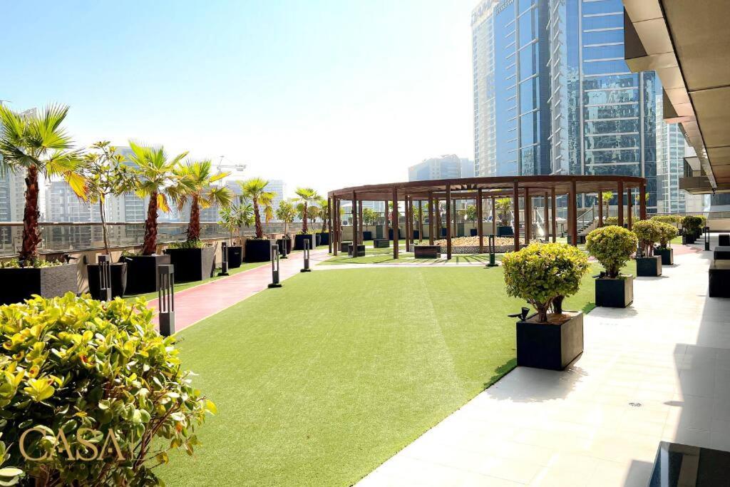 Lovely Big Studio W/ Burj Khalifa View In Downtown Dubai Exterior foto